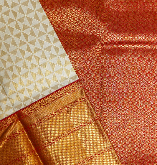 Pure Pattu Silk Saree – Regal Weave for Bridal & Festive Wear
