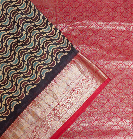 Shakti Kalamkari Saree – Bold Black with Red Border & Copper Zari Detailing
