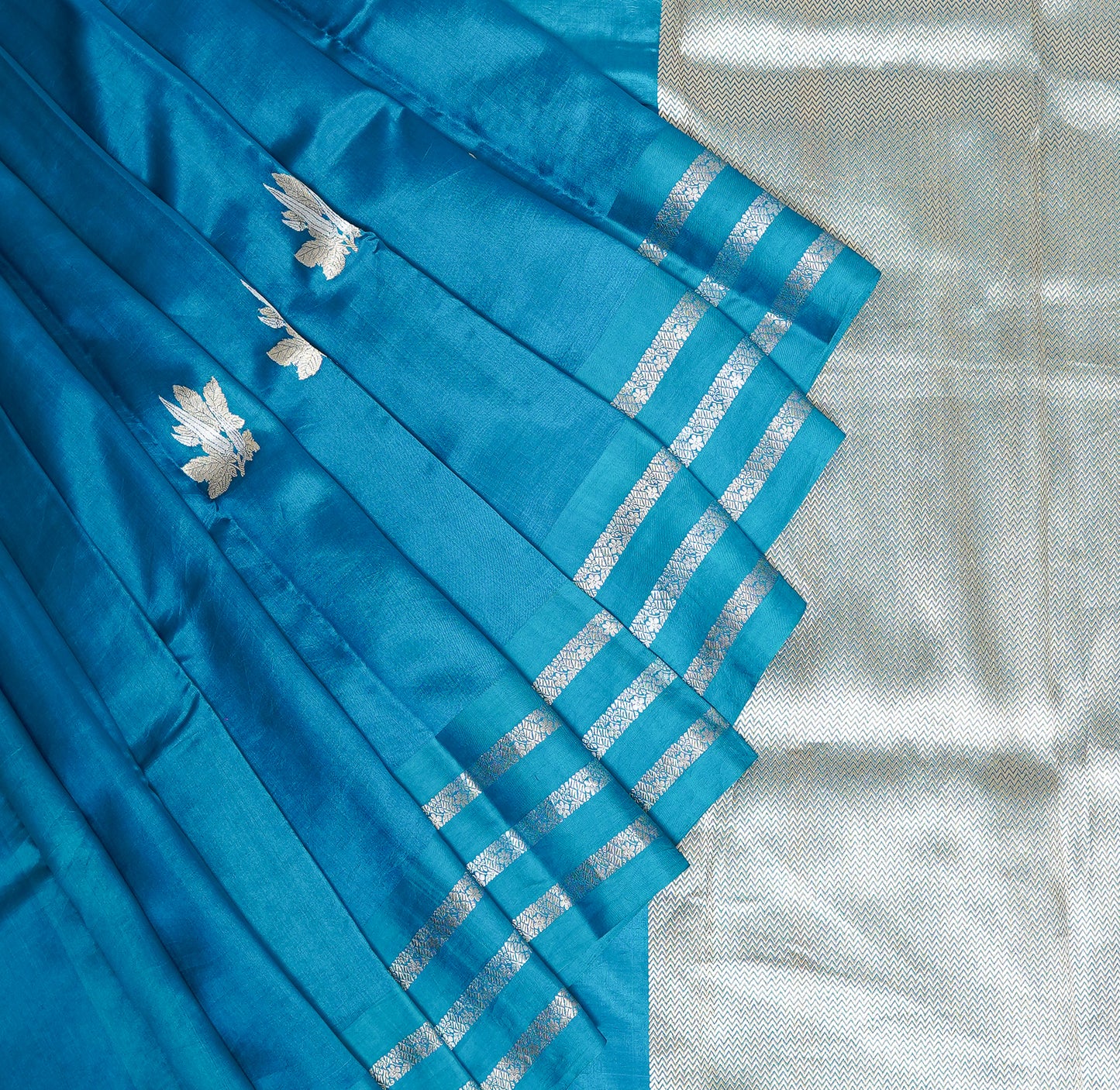 buy peacock green raw mango saree online – handwoven pure silk elegance